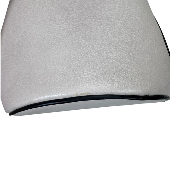 Cream and Gold Shoulder Bag with Pearl Embellished Handle - Picture 14 of 14